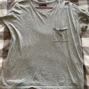 Gray tee shirt
